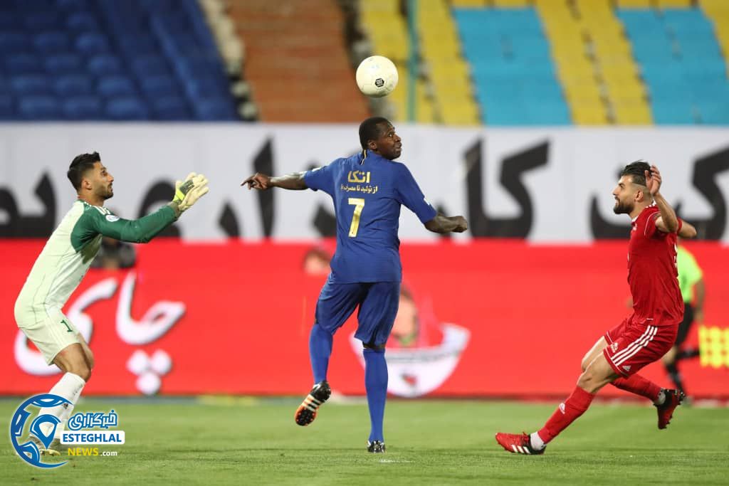 دیدار استقلال و تراکتور