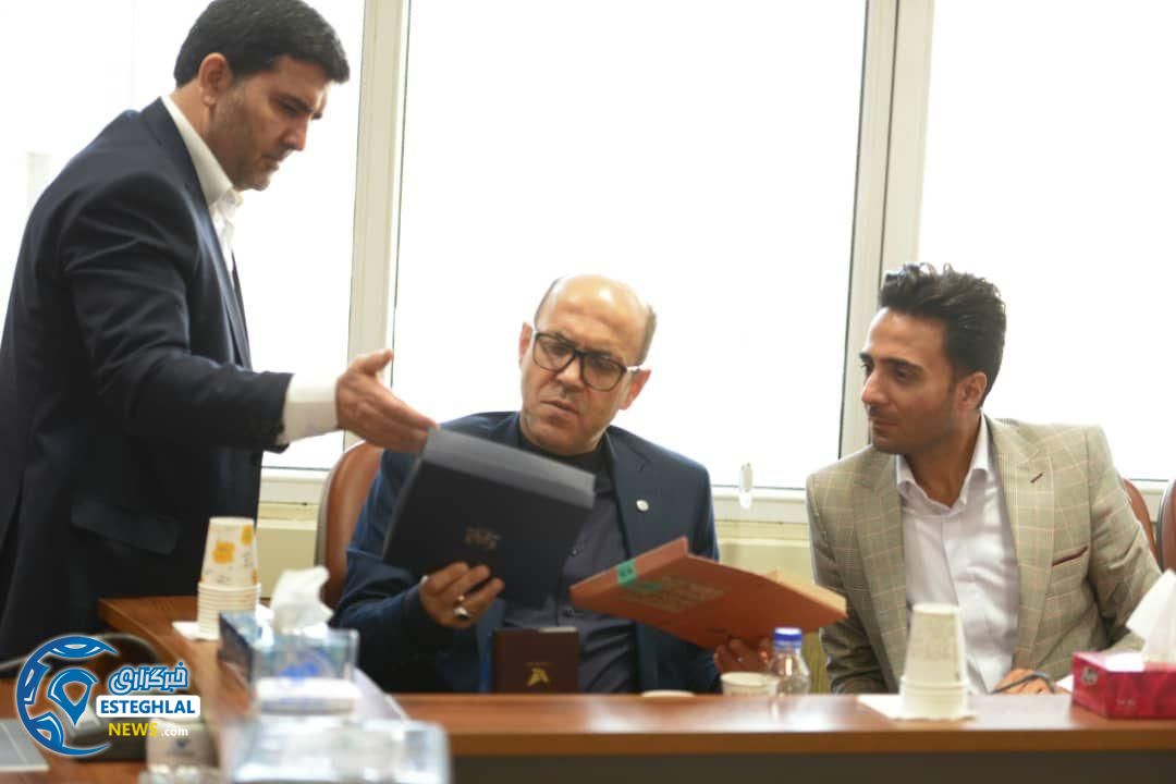 چاپ تمبر اسطوره های استقلال