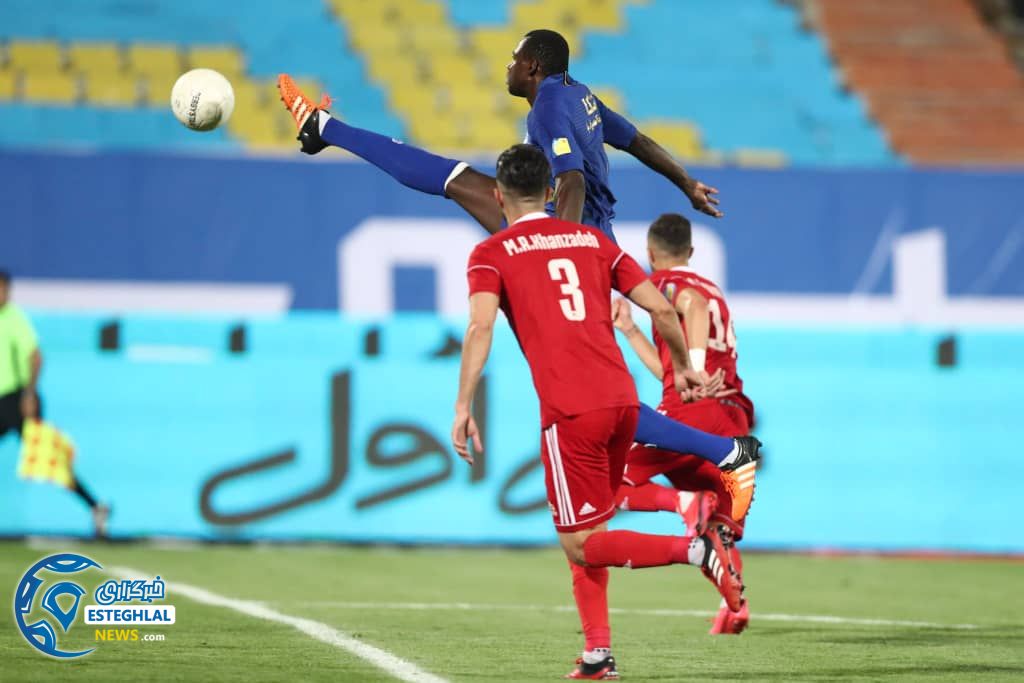 دیدار استقلال و تراکتور