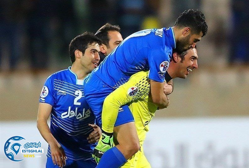 تشویق بازیکنان استقلال