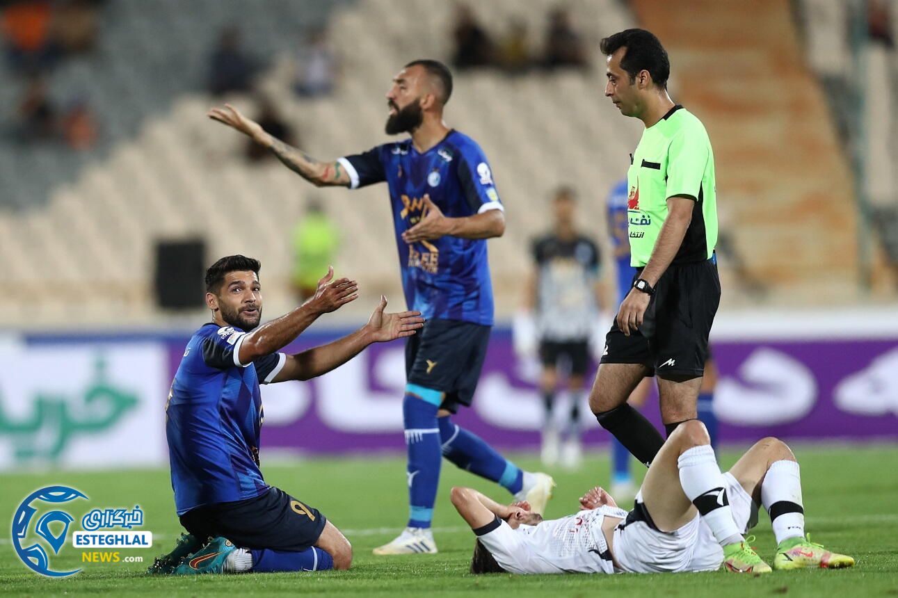 دیدار استقلال و پیکان