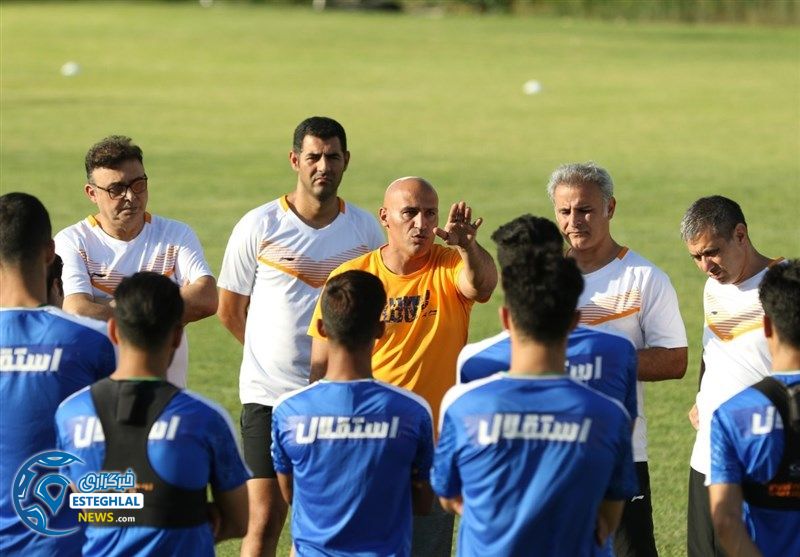 دکتر ستوده در تمرین استقلال