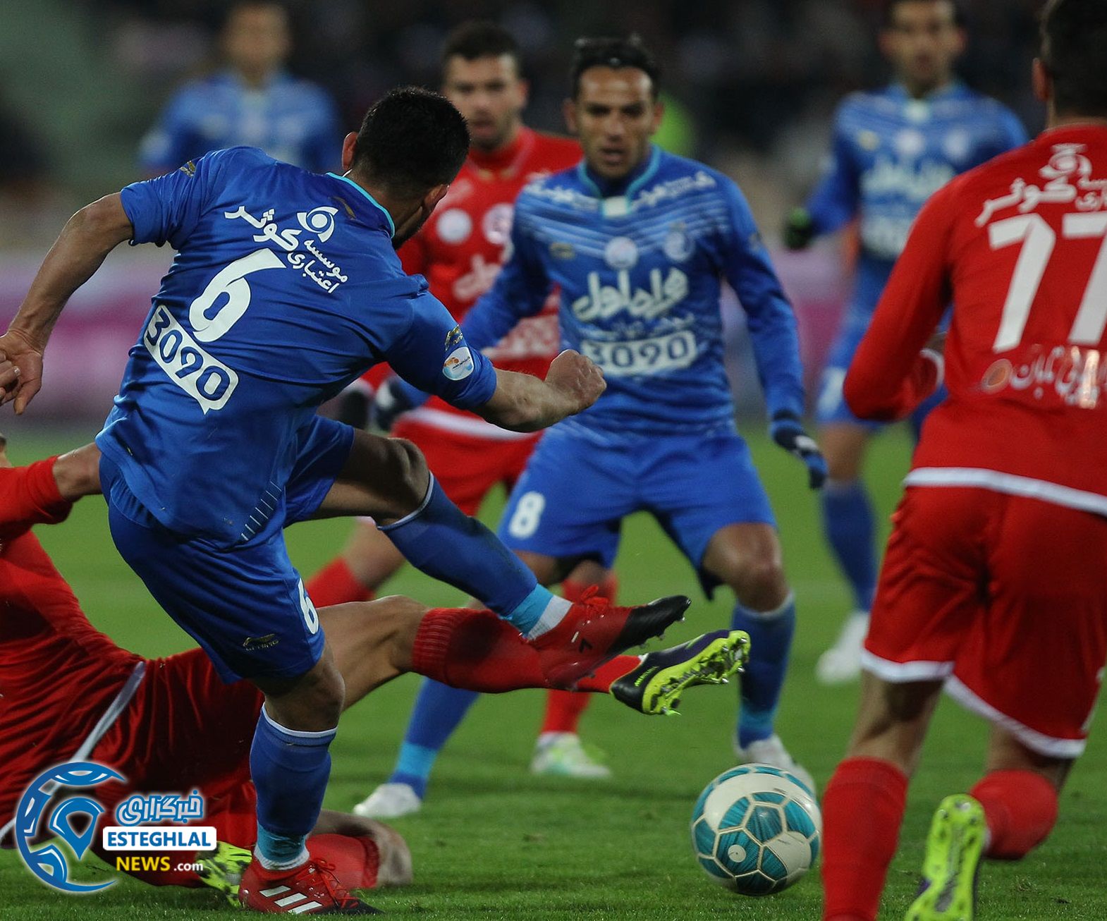 نیمه نخست بازی تراکتور و استقلال