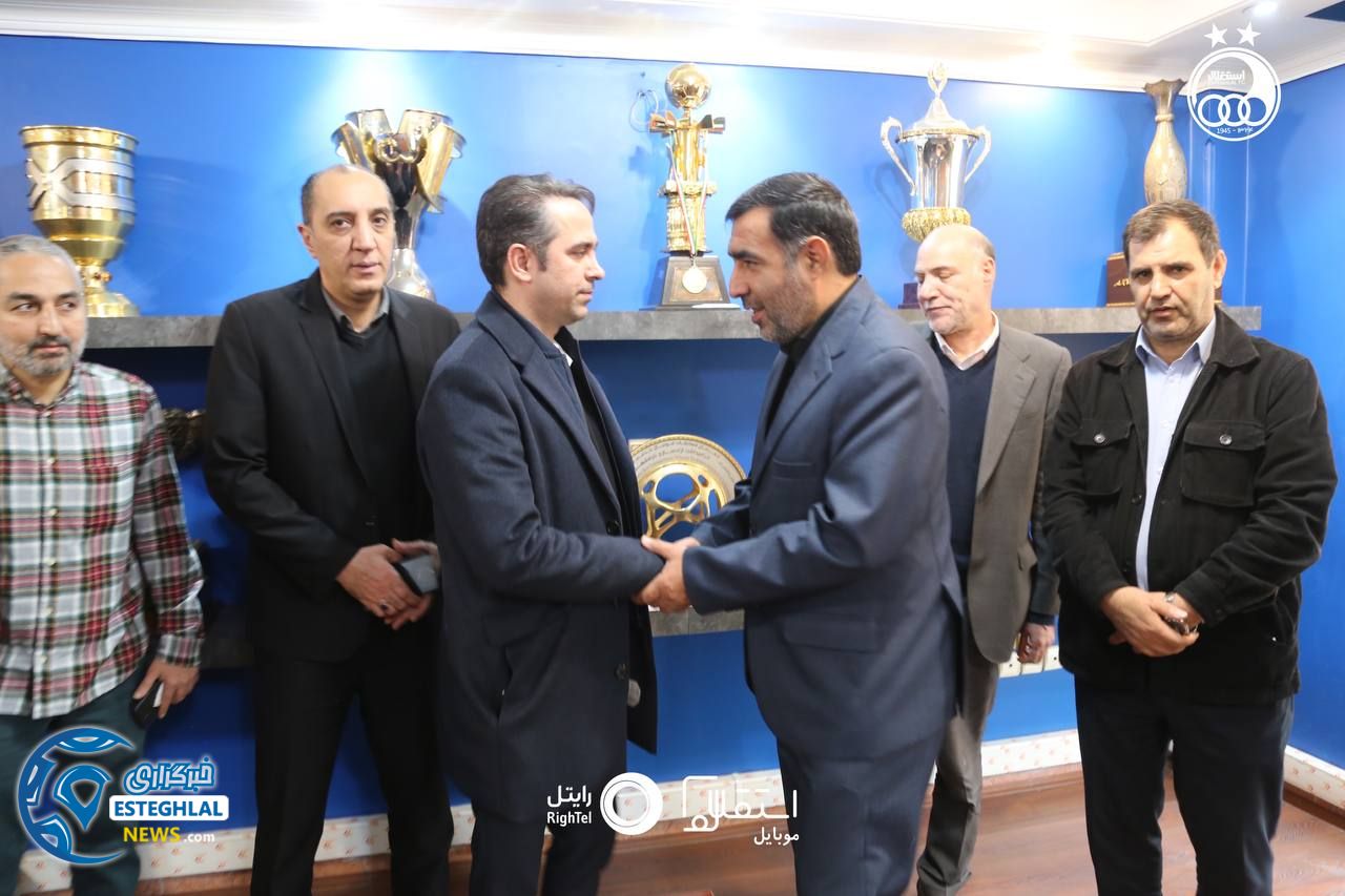 باشگاه استقلال(تاج)