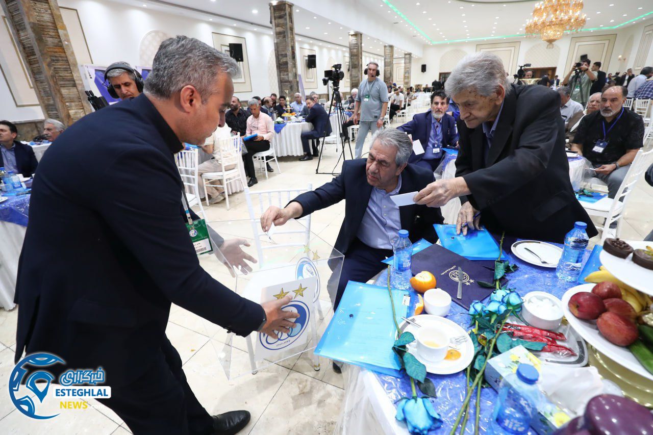 پیشکسوتان باشگاه استقلال(تاج)