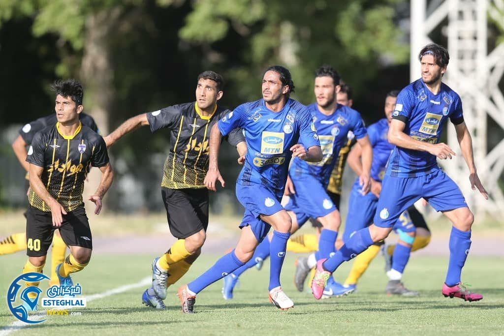 بازی استقلال و هوادار