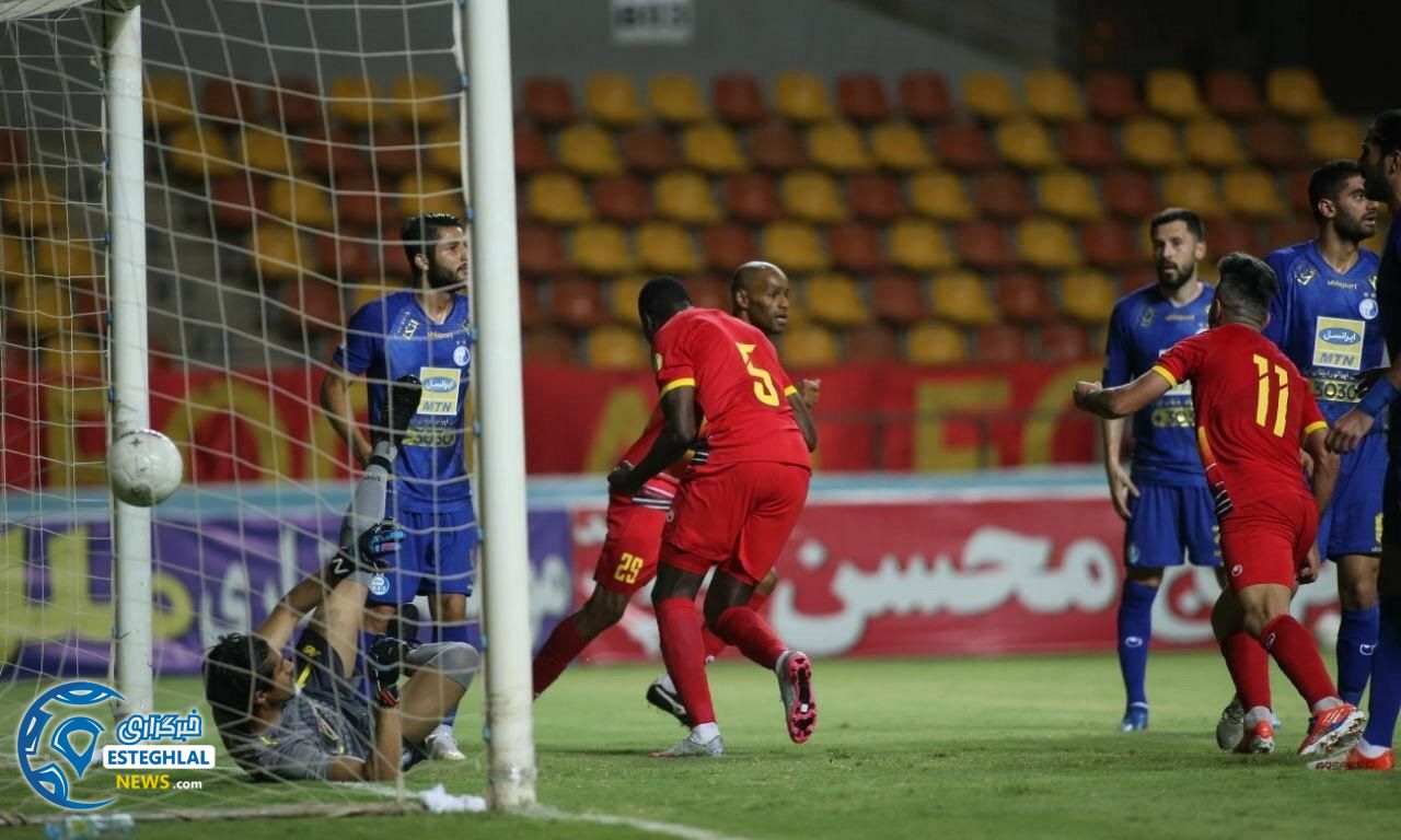 دیدار فولاد و استقلال