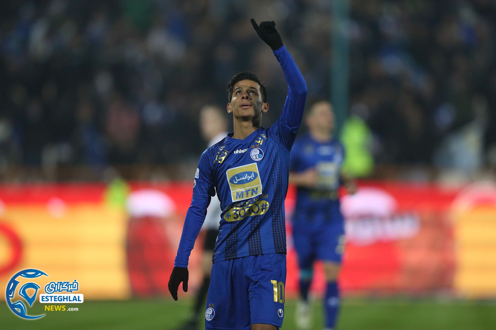 دیدار استقلال و شاهین