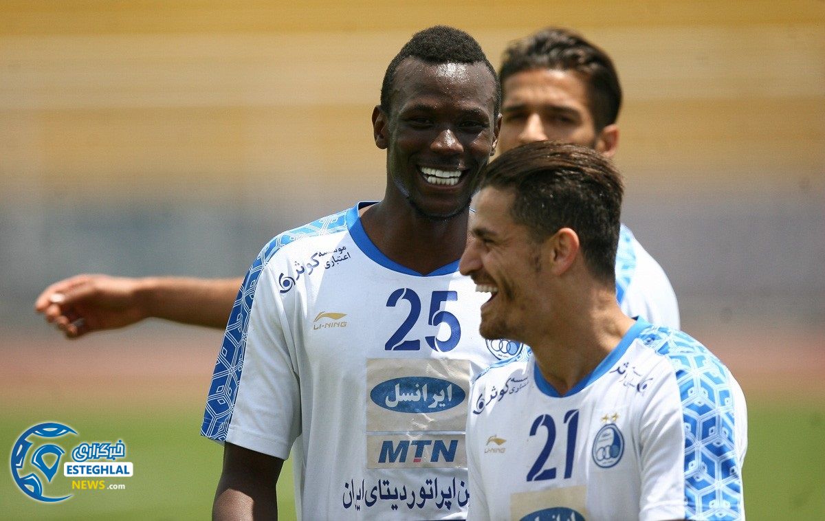 مامه بابا تیام در تمرین امروز استقلال