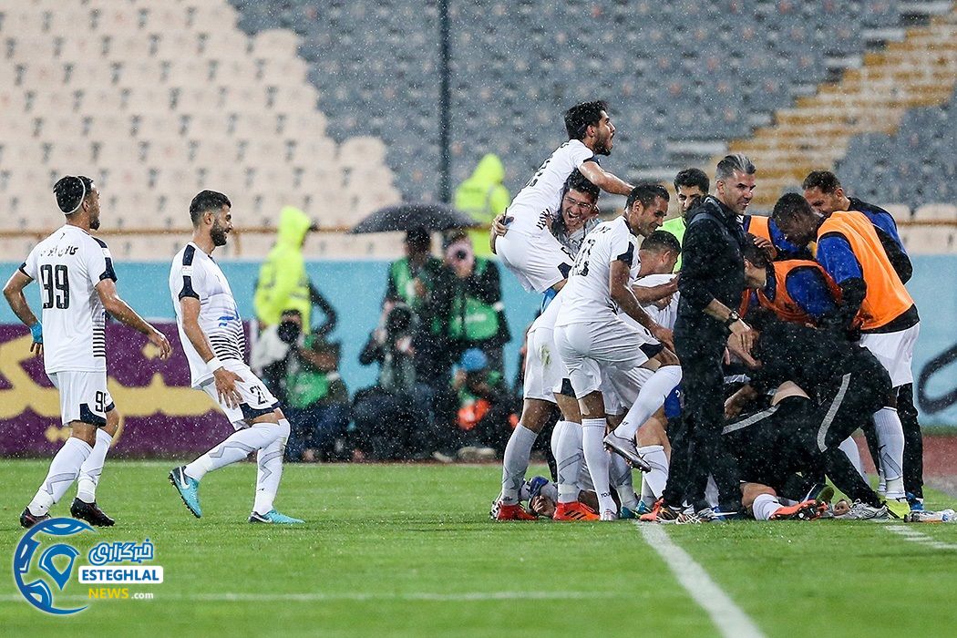 دیدار استقلال و پیکان