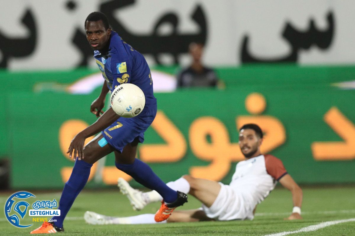 دیدار استقلال و پیکان