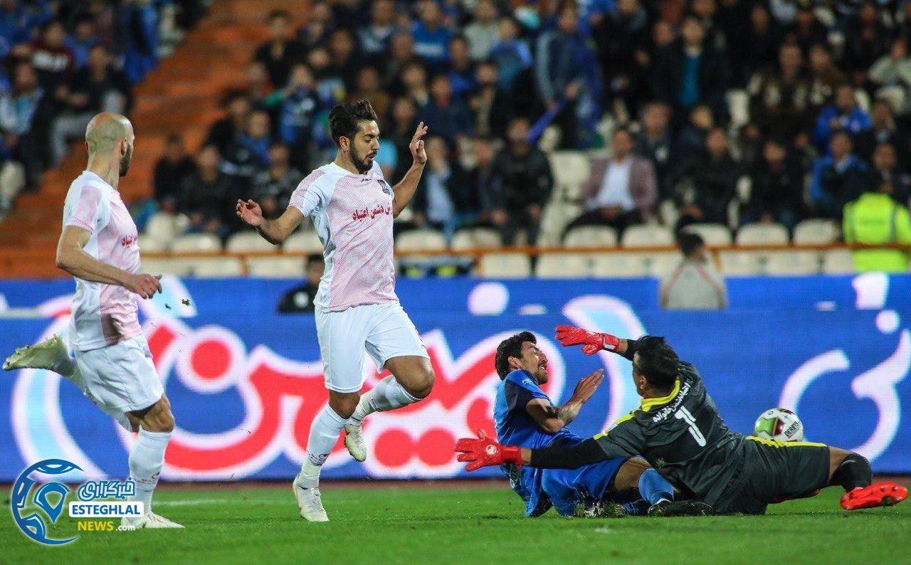 دیدار استقلال و نساجی