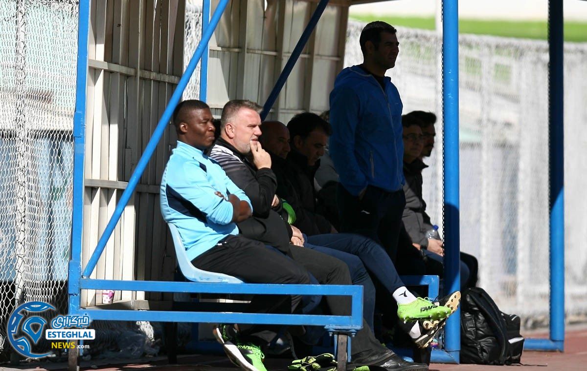 استقلال و جوانان