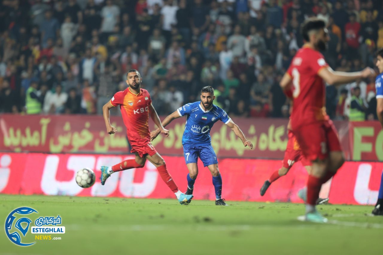 دیدار فولاد و استقلال