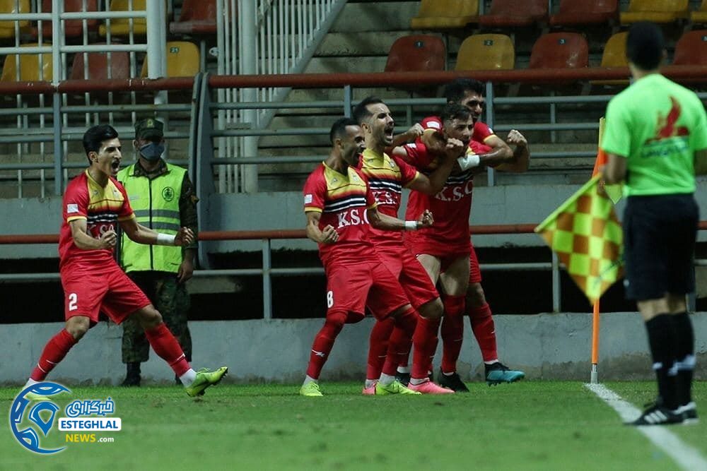 دیدار فولاد خوزستان و استقلال