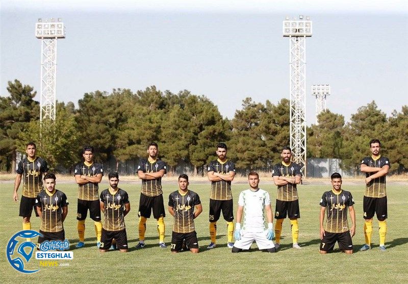 بازی استقلال و هوادار