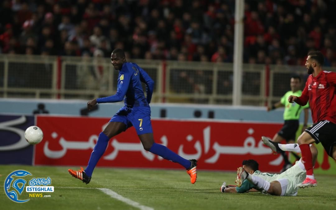 دیدار تراکتور و استقلال