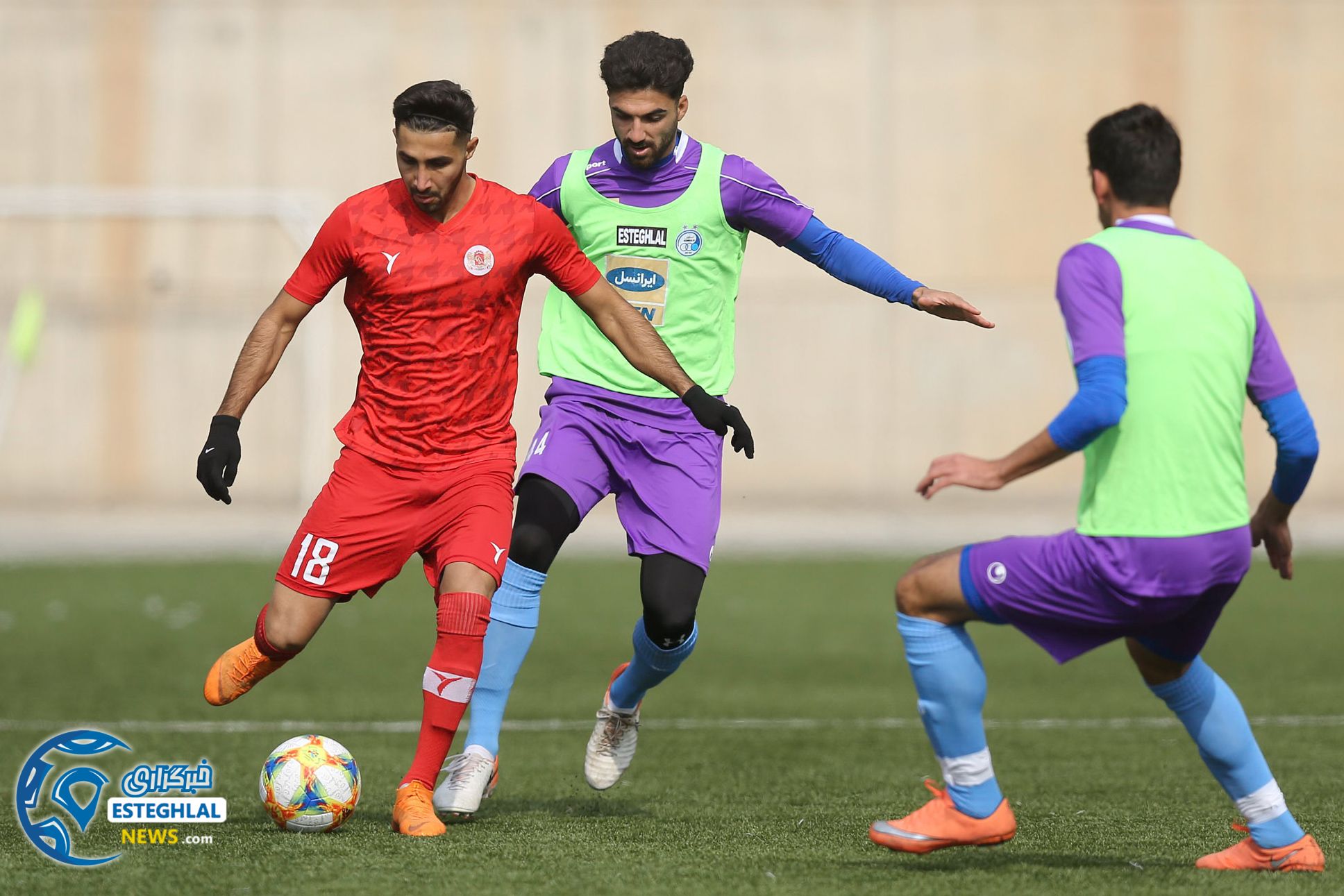 دیدار تدارکاتی سرخپوشان پاکدشت و استقلال