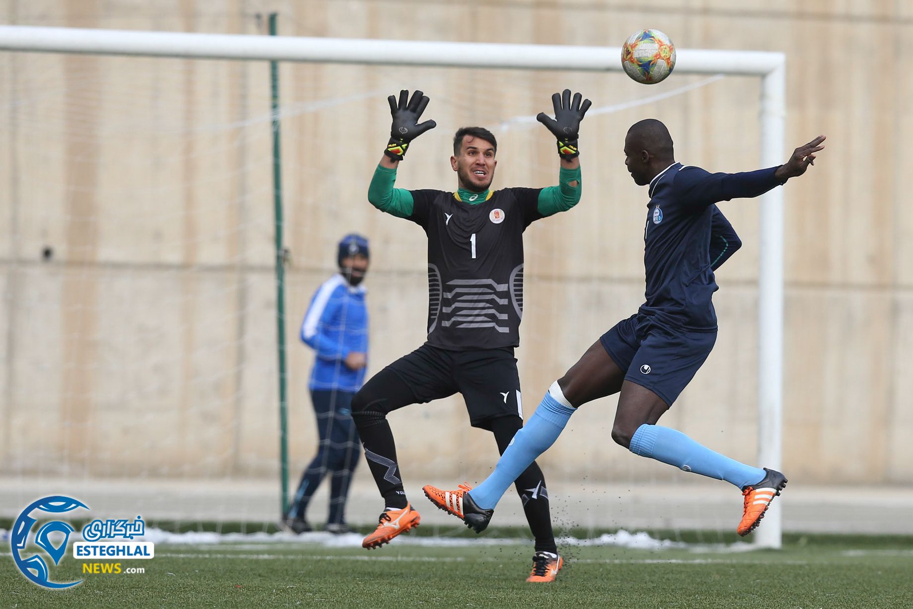 دیدار تدارکاتی سرخپوشان پاکدشت و استقلال