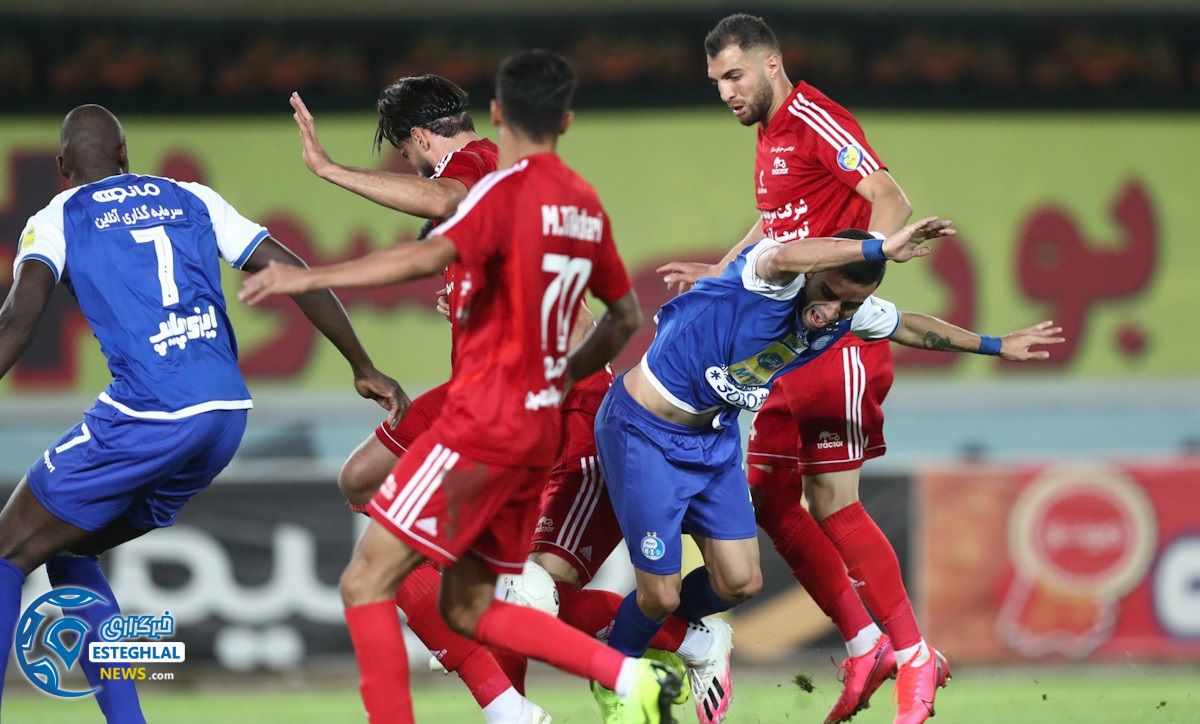 دیدار استقلال و تراکتور