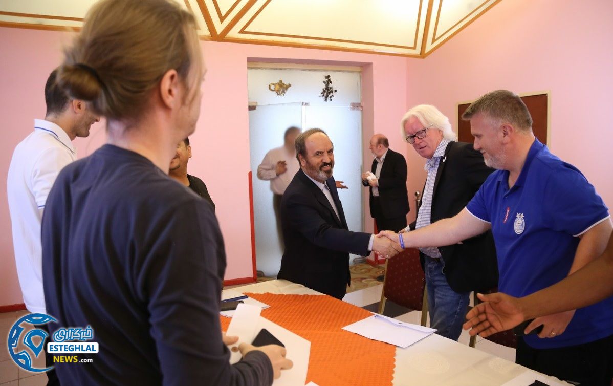 تمدید قرارداد شفر و کادر فنی استقلال