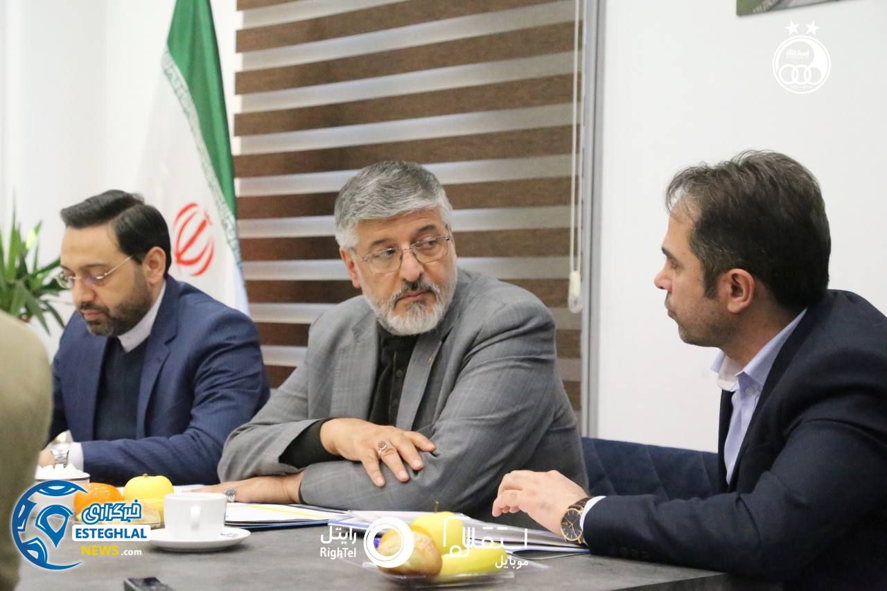 باشگاه استقلال(تاج)