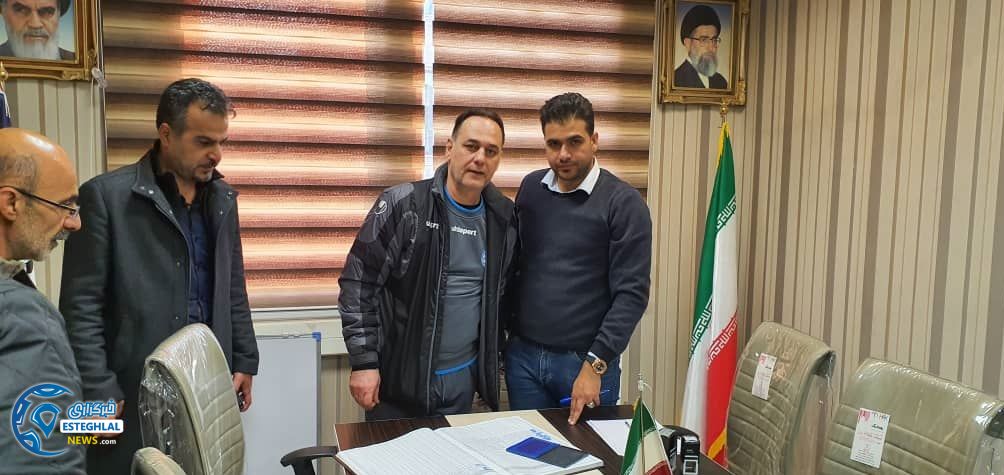 ثبت قرارداد استقلالی ها در هیات فوتبال