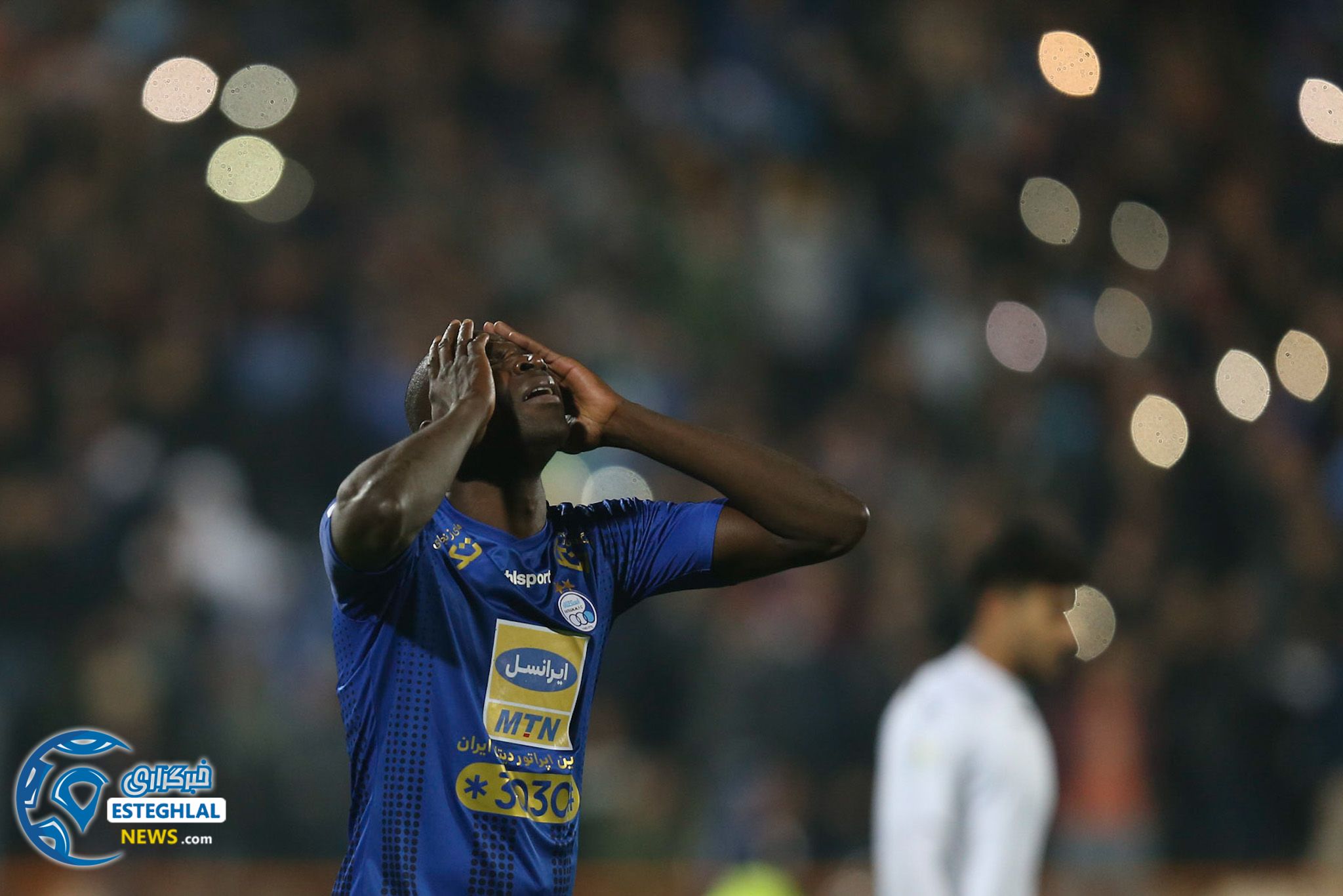 دیدار استقلال و شاهین