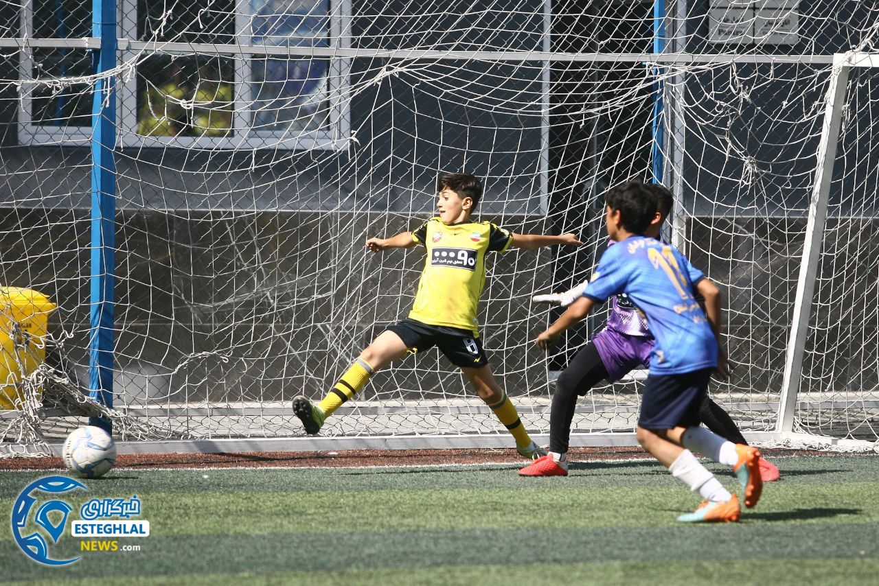 مدارس فوتبال استقلال