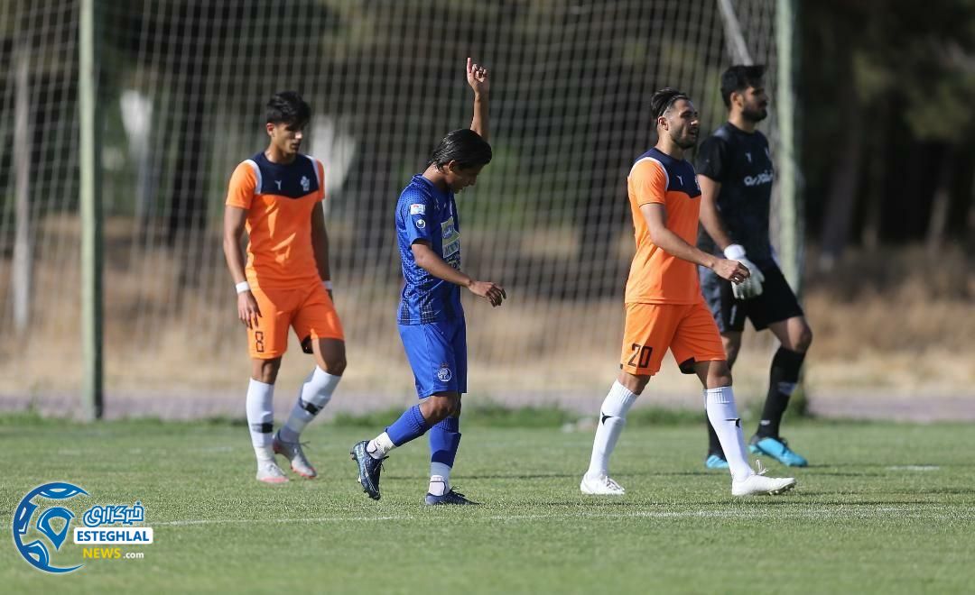 بازی استقلال و پیکان