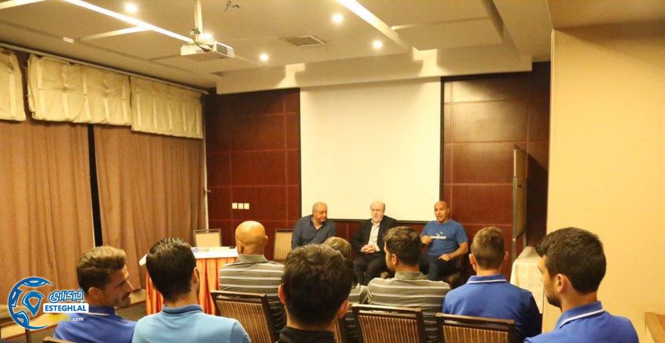 افتخاری در اردوی استقلال