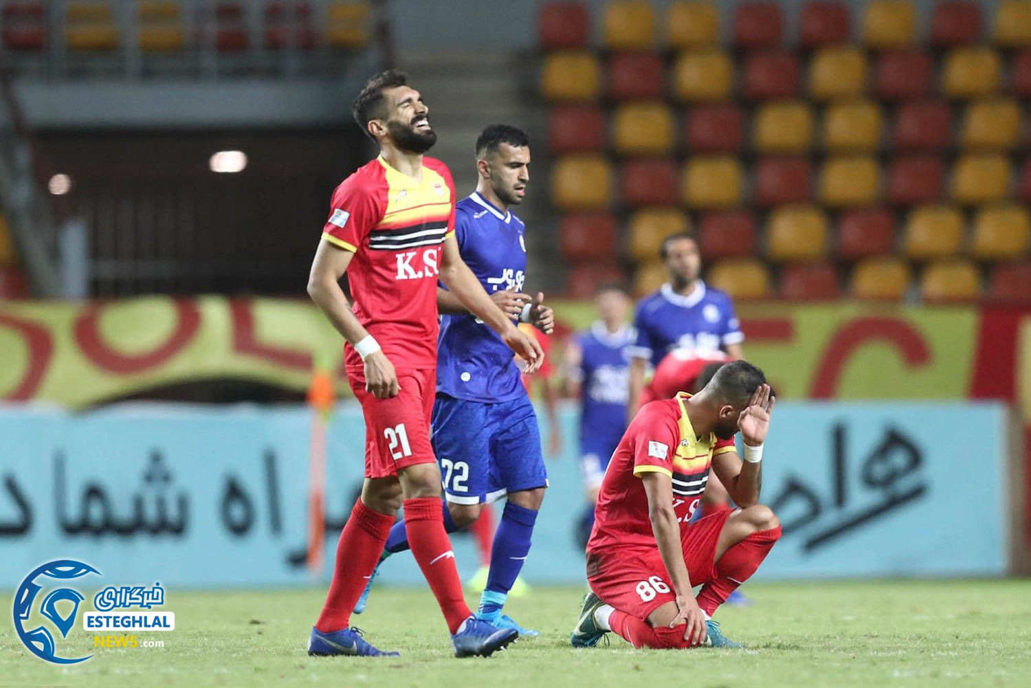 دیدار فولاد خوزستان و استقلال