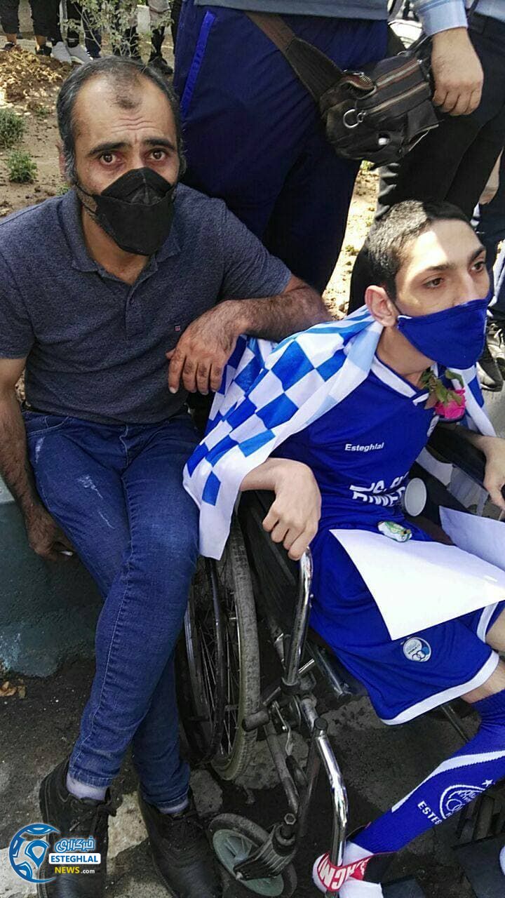 تجمع هواداران مقابل وزارت ورزش