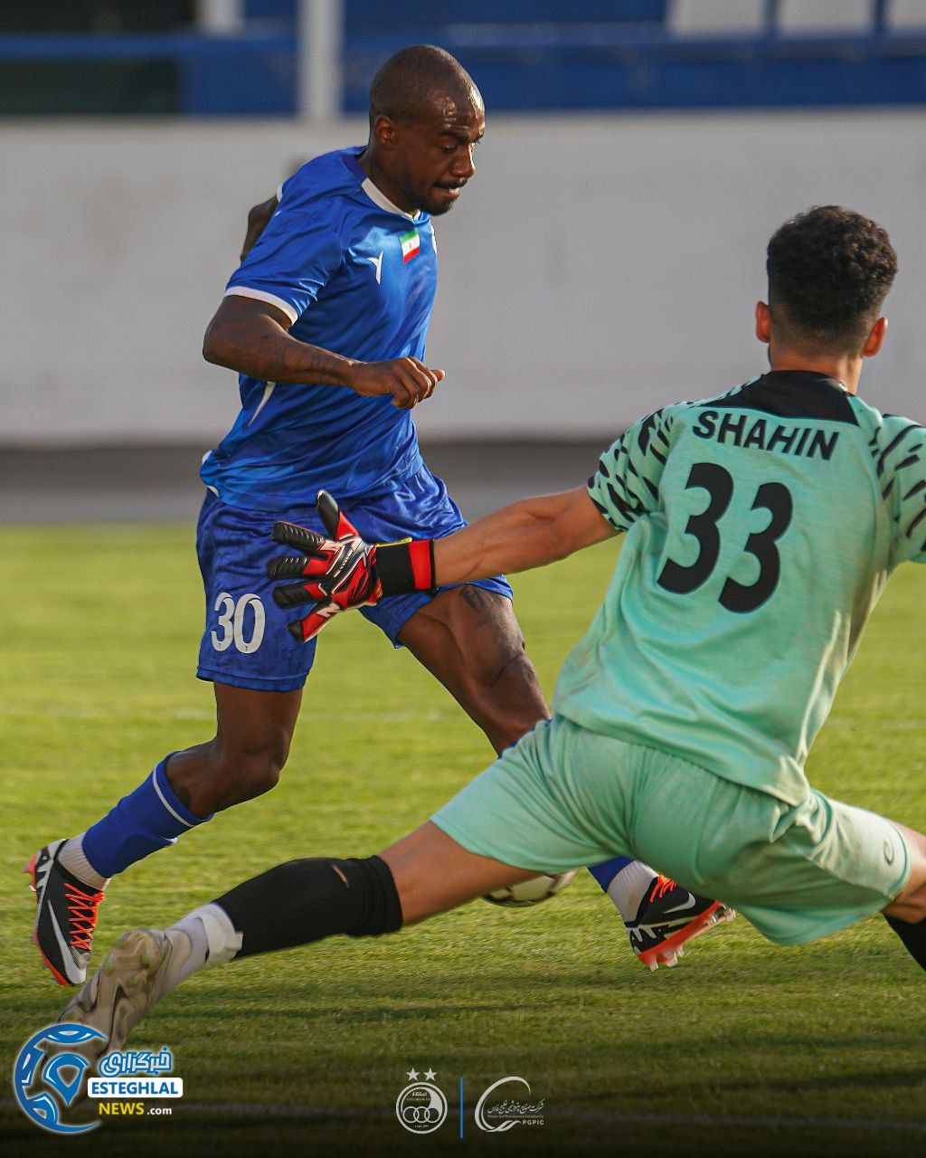 دیدار دوستانه استقلال و شاهین دهداری