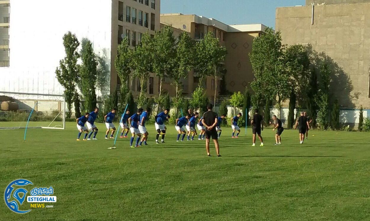 میک مک درموت در تمرین استقلال