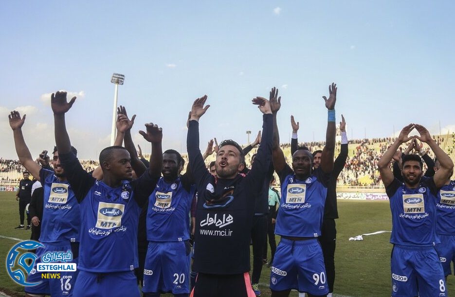 دیدار فولاد و استقلال