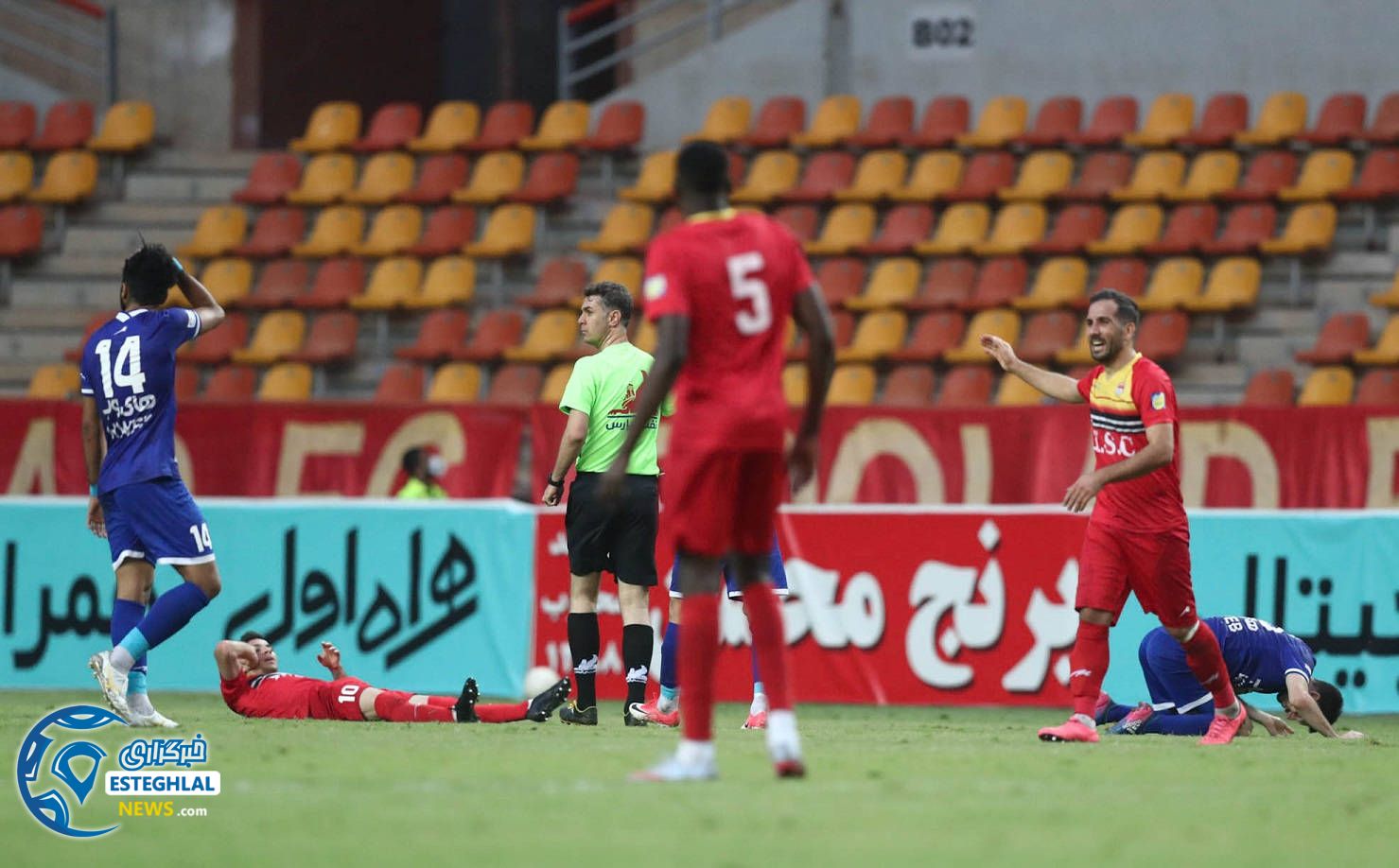 دیدار فولاد خوزستان و استقلال