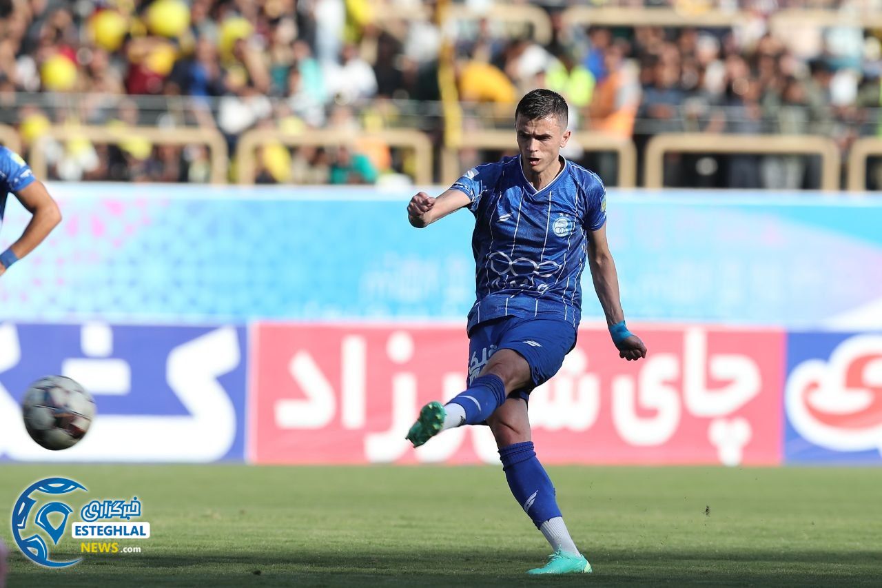 بازی فجرسپاسی و استقلال 