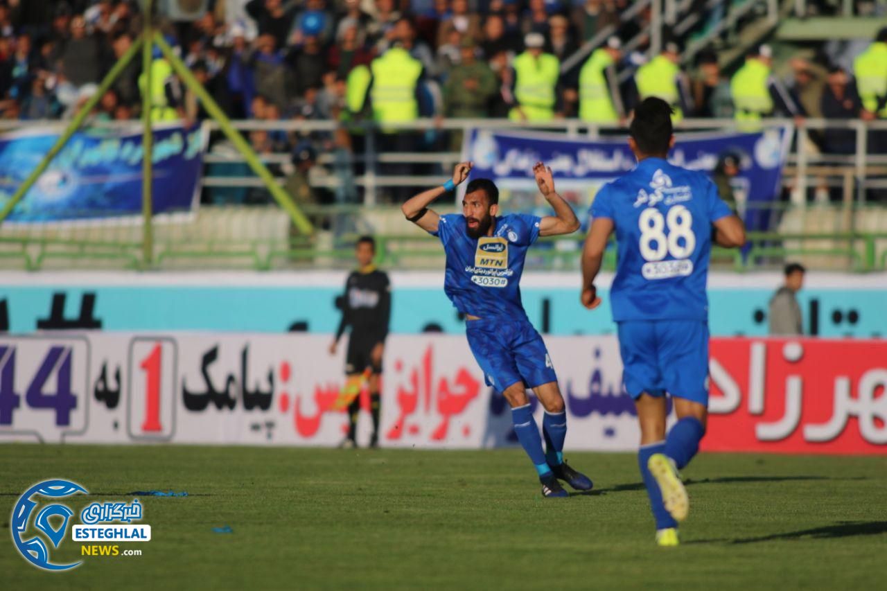 بازی ذوب آهن و استقلال