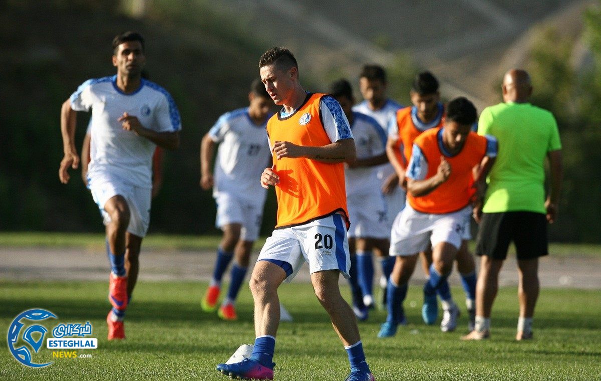 سرور حچاروف در تمرین استقلال