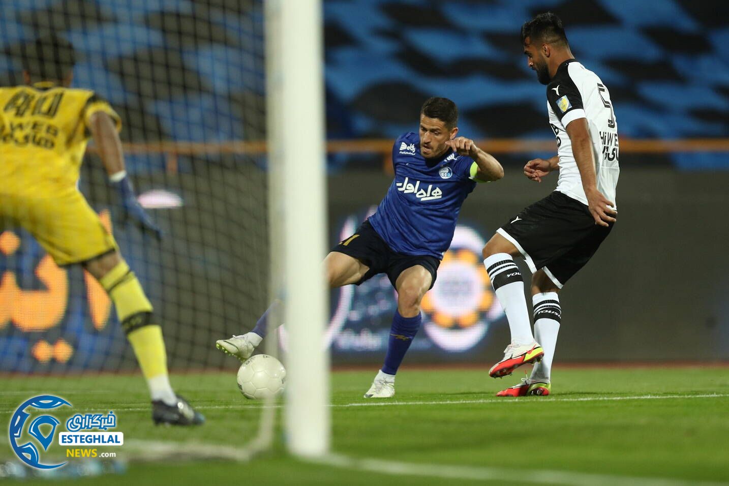 استقلال 1-0 هوادار