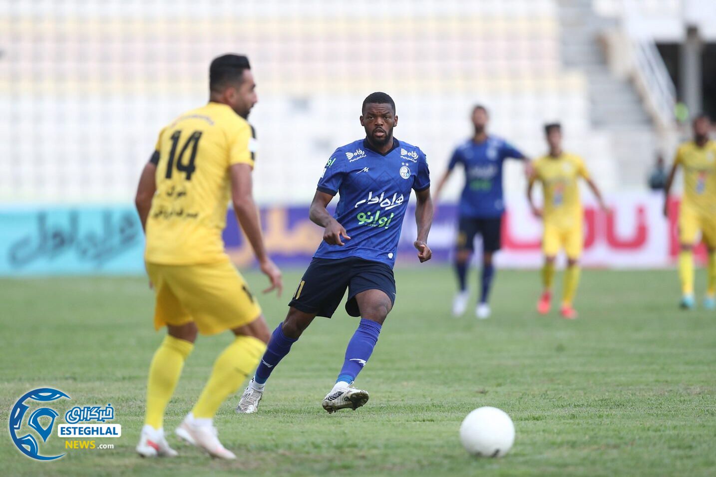 فجرسپاسی 1-1 استقلال