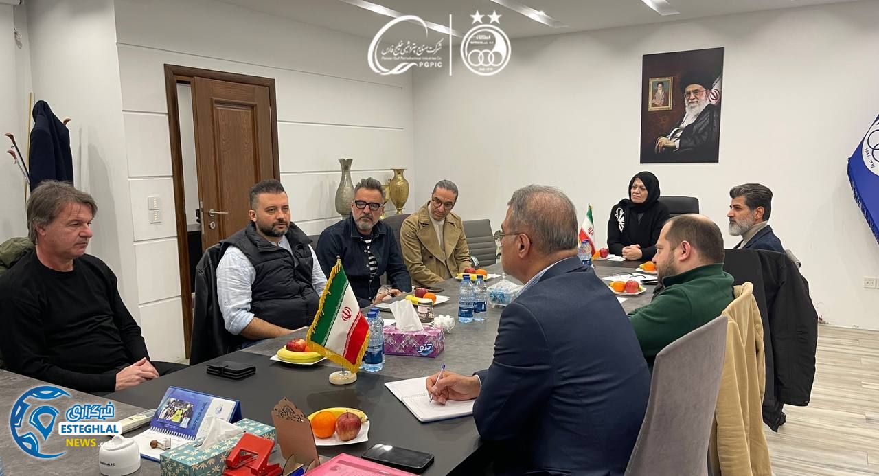 باشگاه استقلال(تاج)