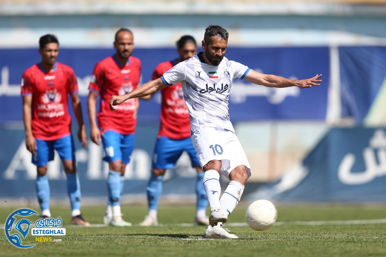 دیدار دوستانه استقلال و نساجی