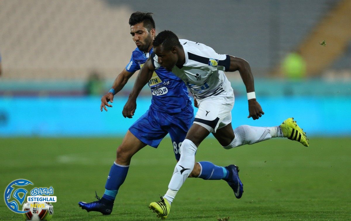 دیدار استقلال و پیکان