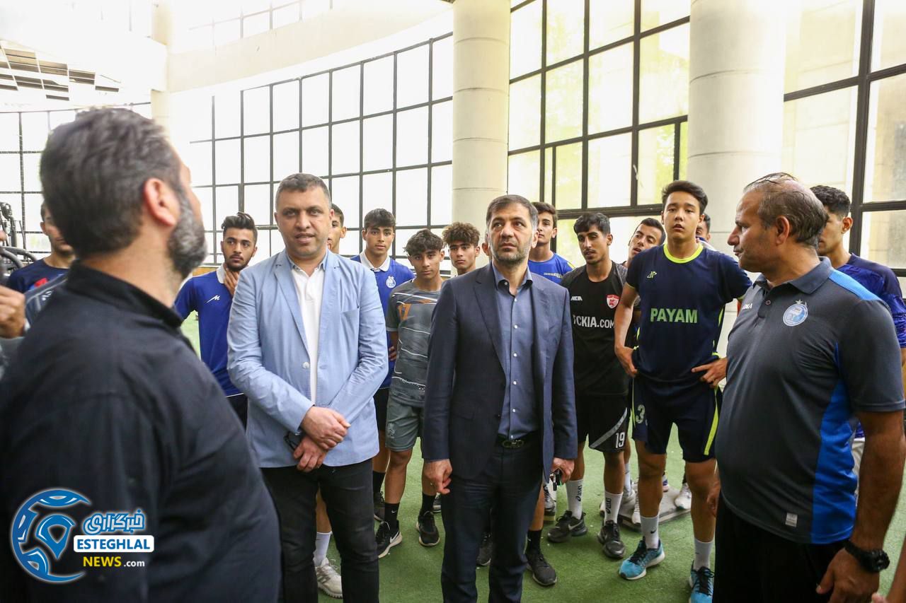 بازدید حجت کریمی از آکادمی استقلال