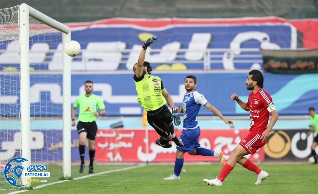 دیدار استقلال و تراکتور