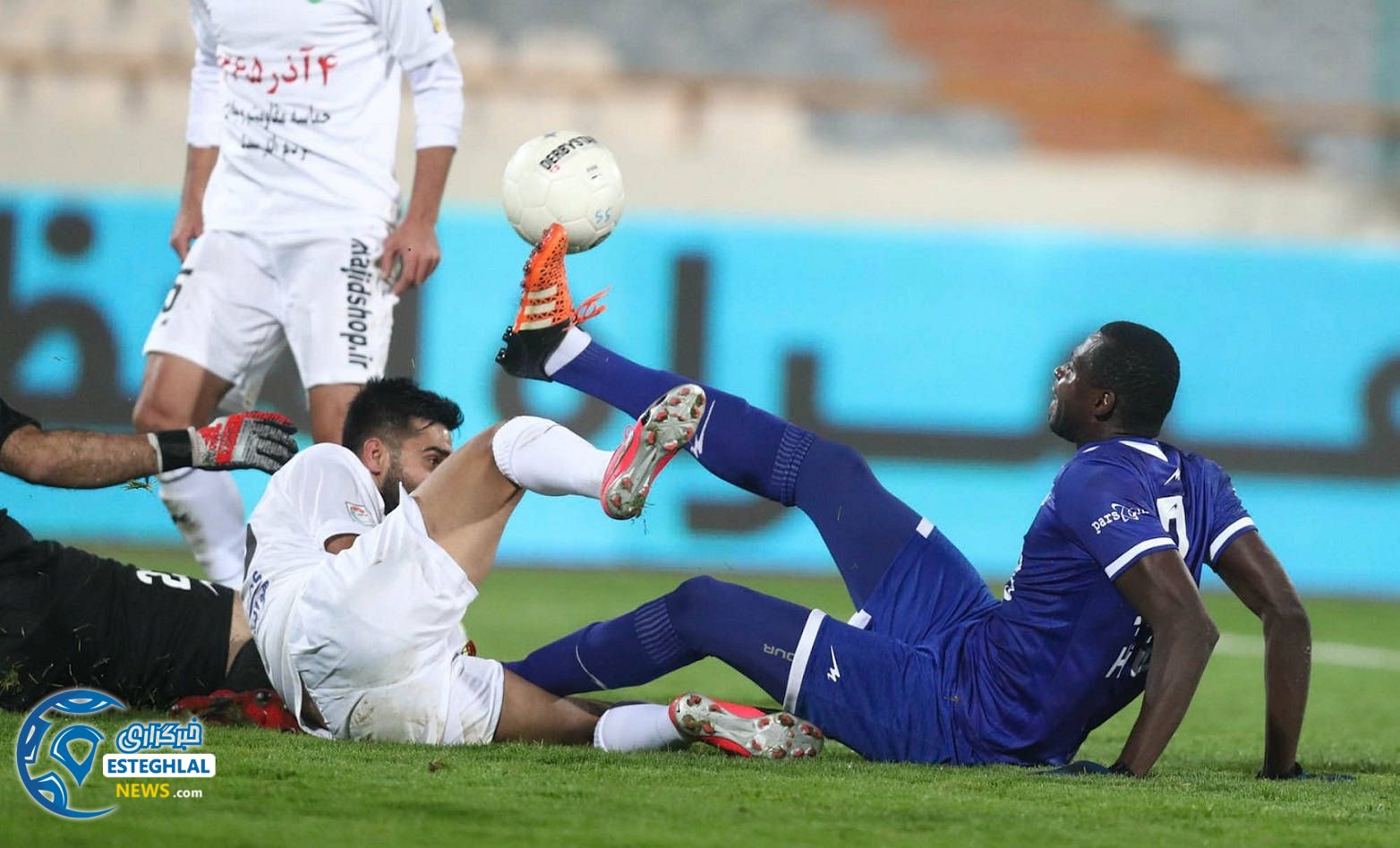 دیدار استقلال و ماشین سازی