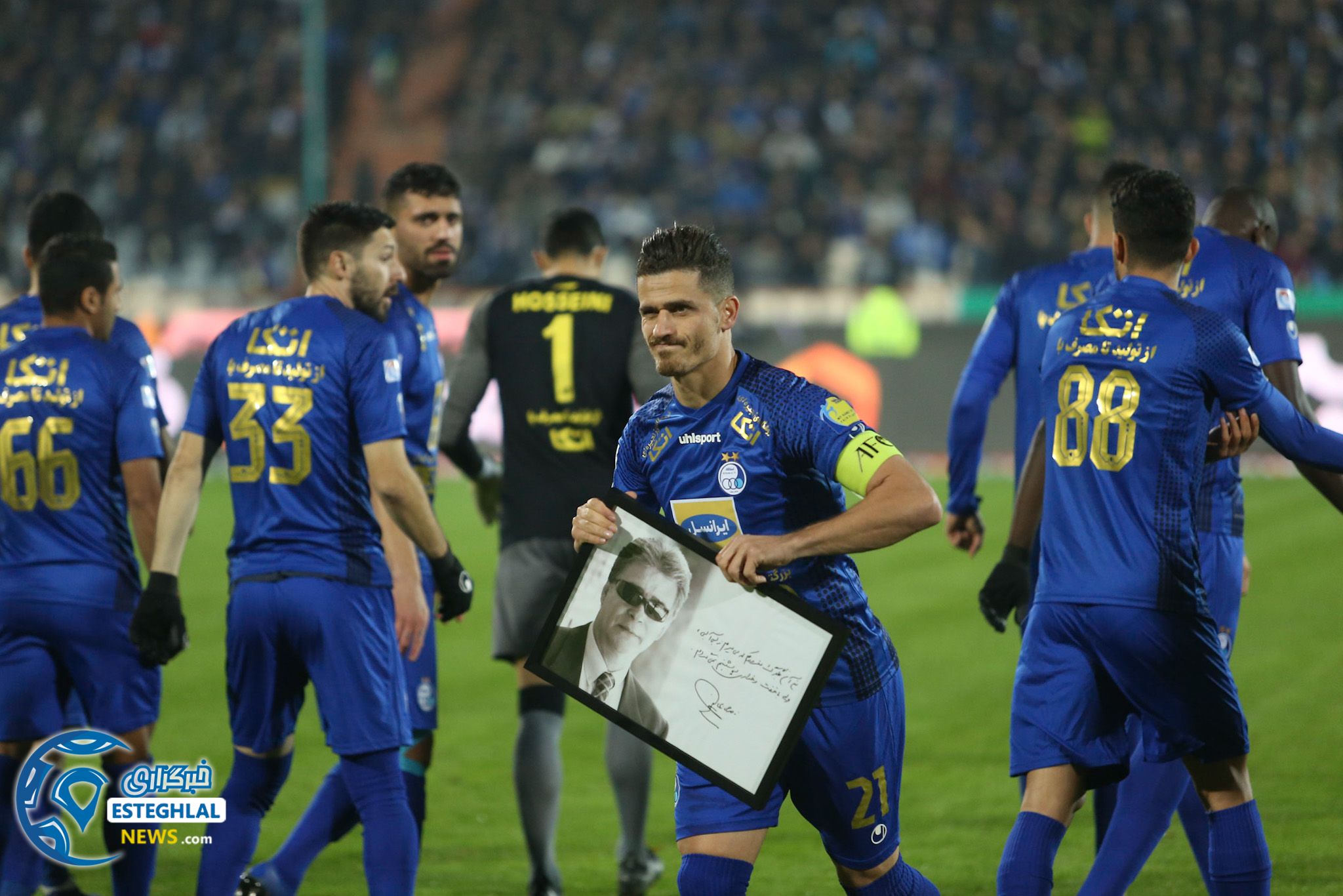 دیدار استقلال و شاهین