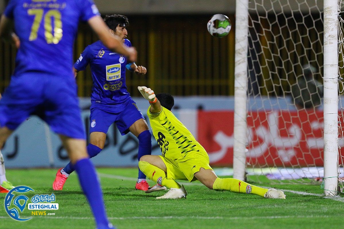 دیدار گل ریحان و استقلال